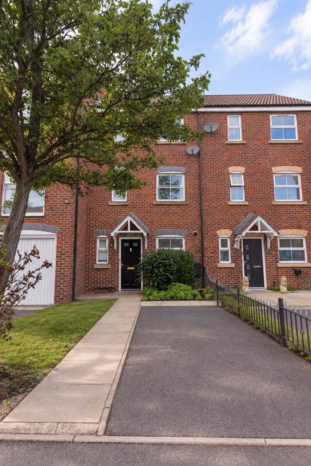 Tipton House with private driveway parking